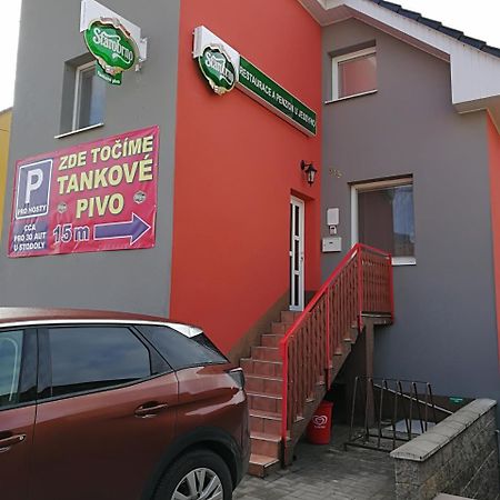 Restaurace A Penzion U Jessyho Perna Bagian luar foto