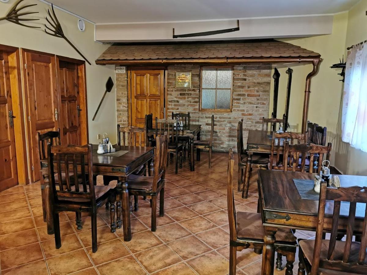 Restaurace A Penzion U Jessyho Perna Bagian luar foto